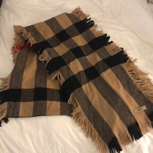 burberry half mega fringe scarf